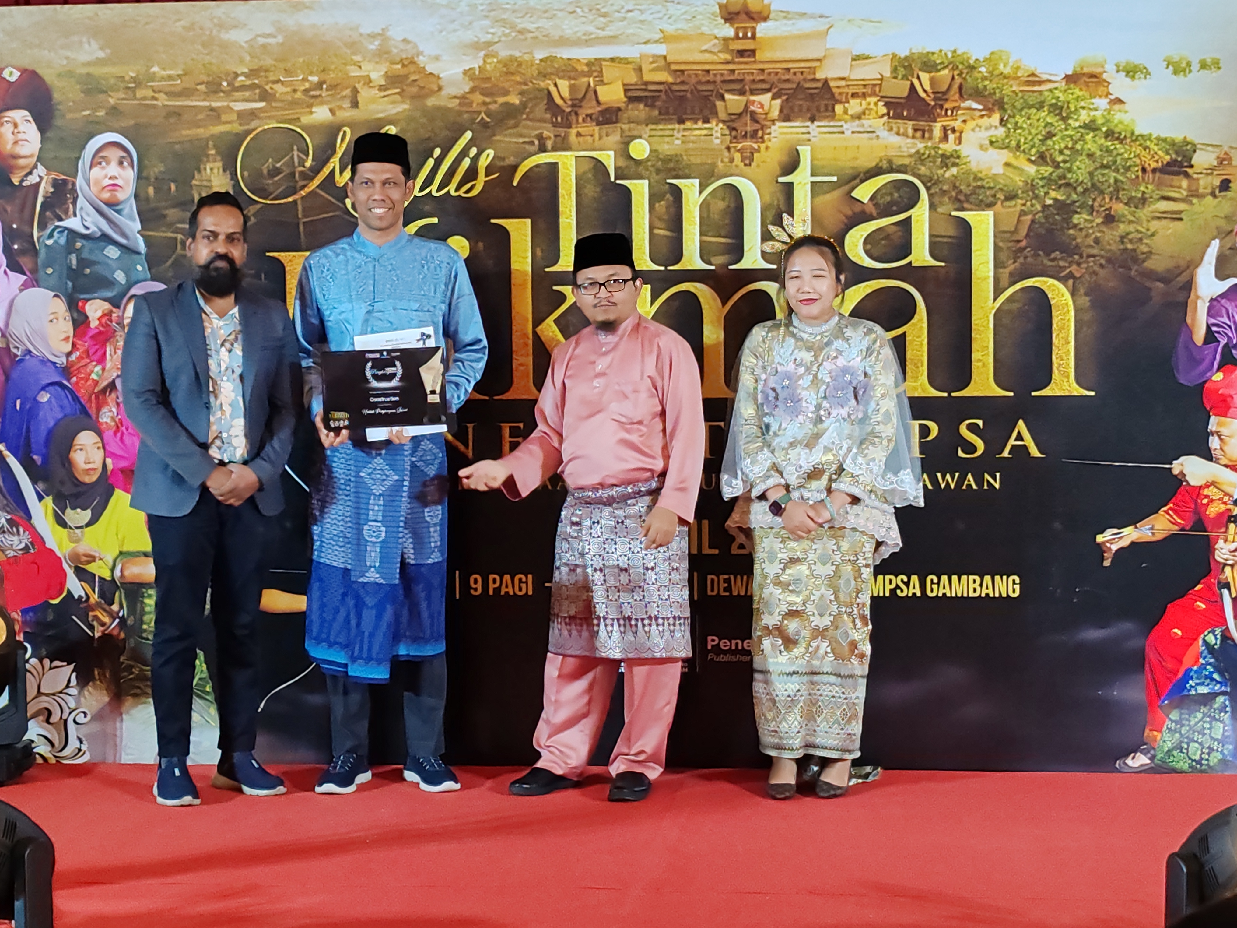 Setinggi-tinggi tahniah diucapkan kepada Prof. Madya Dr. Ramadhansyah Putra Jaya dan Ts. Dr. Youventharan Duraisamy di atas penerimaan Anugerah di Majlis Tinta Hikmah pada 19 April 2024 bertempat di Astaka UMPSA Kampus Gambang