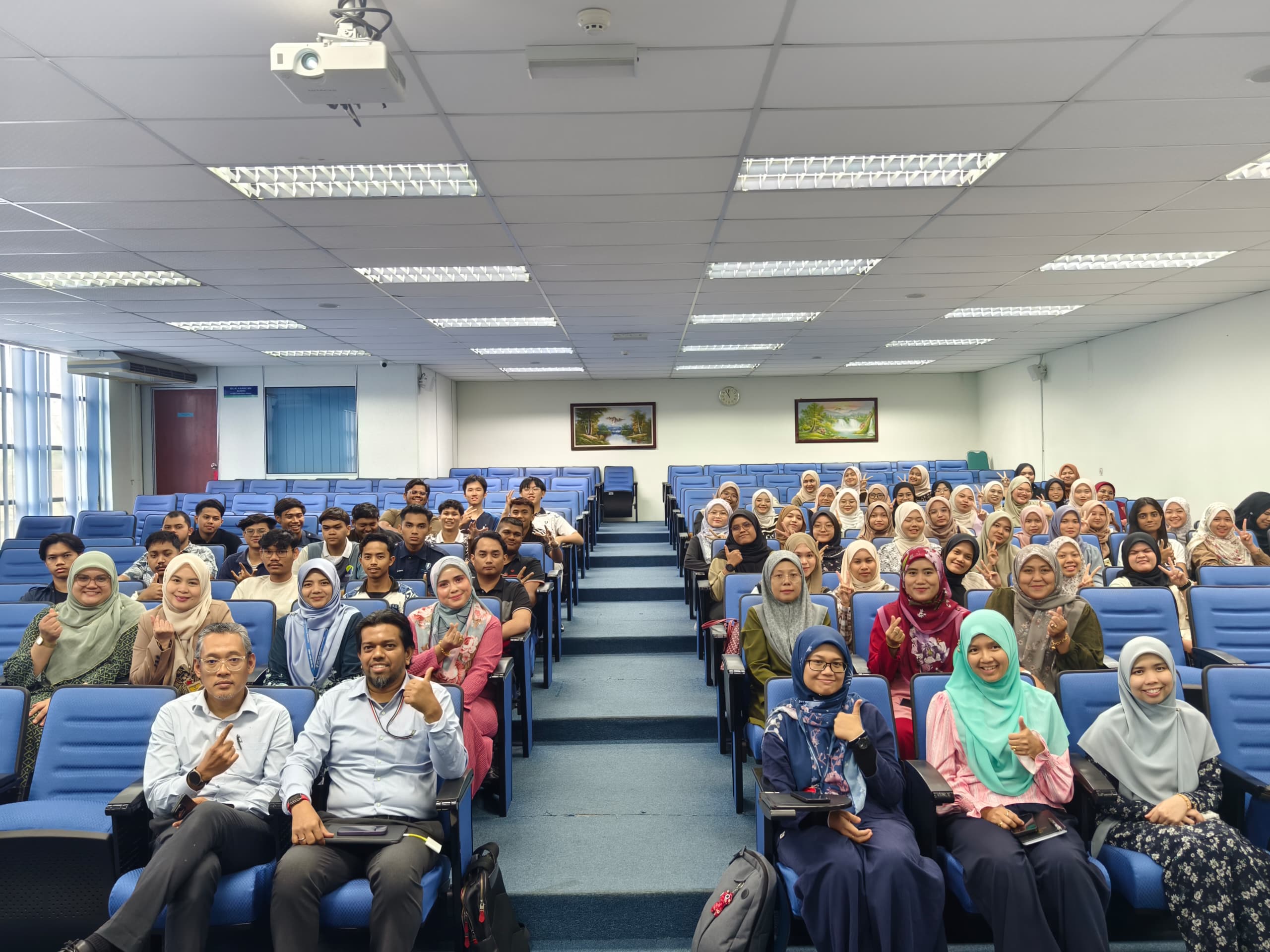 Taklimat Hari Suai Kenal (HSK) bagi Pelajar Baharu Program Sarjana Muda Semester II Sesi Akademik 2024/2025 Fakulti Teknologi Kejuruteraan Awam, UMPSA pada 11 Mac 2025 bertempat di Auditorium Perpustakaan UMPSA Kampus Gambang