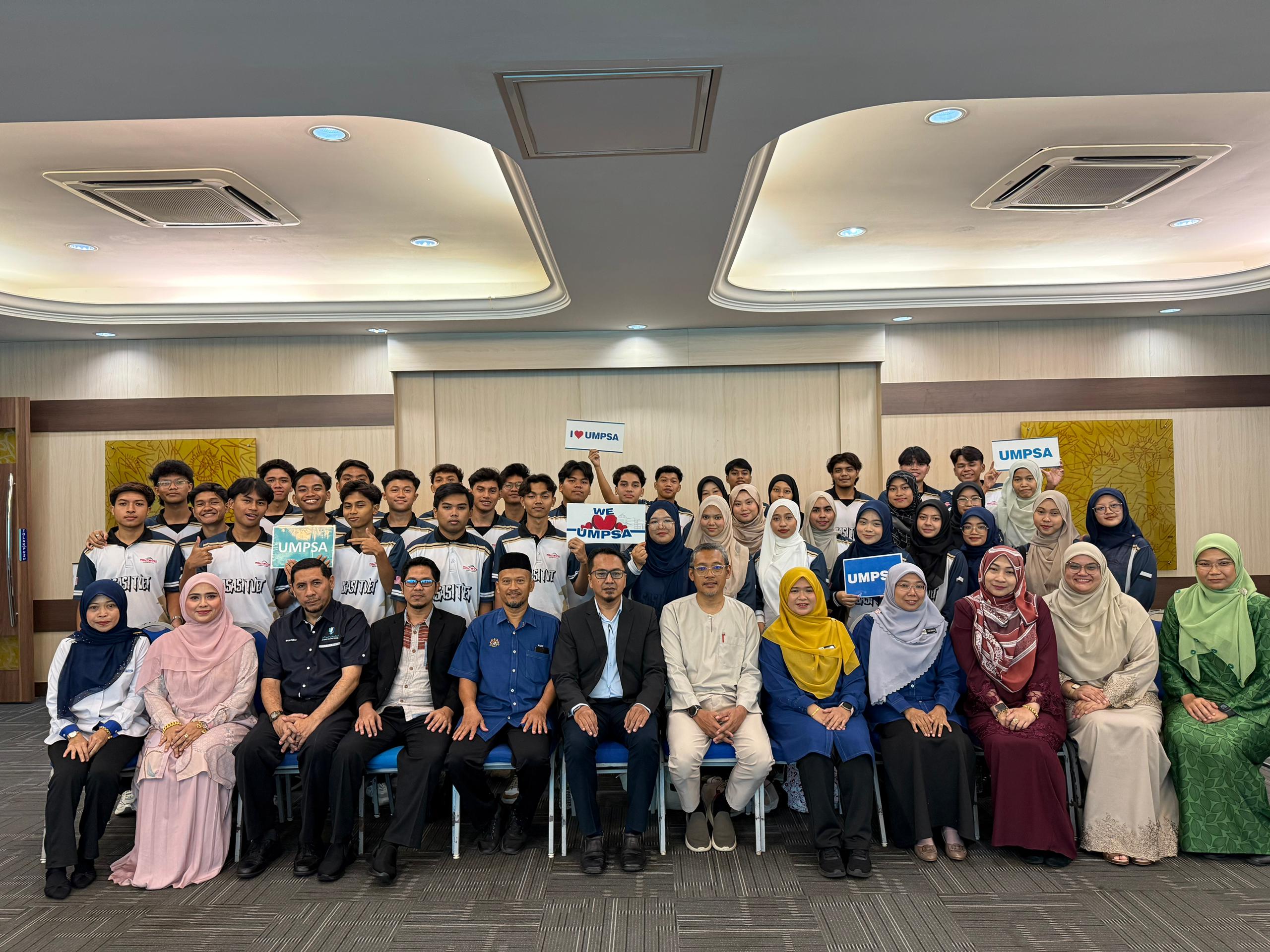 Lawatan Akademik dari Pelajar ASASI TVET Politeknik Sultan Haji Ahmad Shah (POLISAS) ke Fakulti Teknologi Kejuruteraan Awam (FTKA), Universiti Malaysia Pahang Al-Sultan Abdullah pada 16 Mei 2025 bertempat di Bilik Mesyuarat Senat Canseleri UMPSA Gambang
