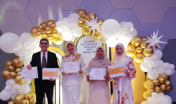 Setinggi-tinggi tahniah diucapkan kepada PM Ts. Dr. Muzamir Hasan menerima Best Supervisor Award dan Ts. Dr. Nurul Nadrah Aqilah Tukimat dan pelajar menerima Excellence Social Service Award di Academic Postgraduate Excellence Awards pada 4 September 2025