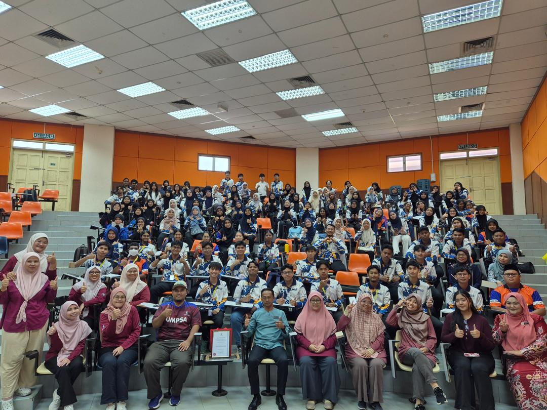 Program Lawatan Ilmiah di Kolej Matrikulasi Perlis oleh Pensyarah Fakulti Teknologi Kejuruteraan Awam, UMPSA telah berlangsung dengan jayanya pada 27 September 2025 dengan berkongsi teknologi dron, teknologi hijau dan teknologi membran dalam rawatan air