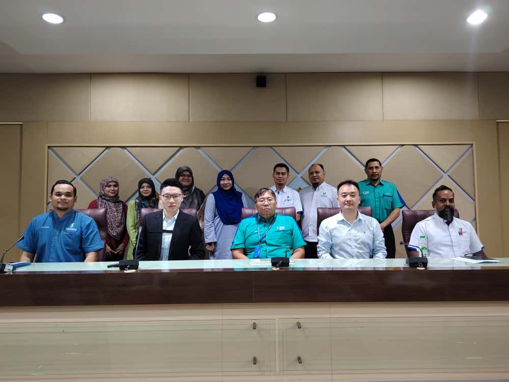 Mesyuarat Dan Taklimat Kerjasama Perancangan Penawaran Program Dual Ijazah Program Sarjana, Fakulti Teknologi Kejuruteraan Awam, UMPSA bersama pihak Chongqing University pada 15 Oktober 2025 bertempat di Bilik Mesyuarat Senat UMPSA Kampus Gambang