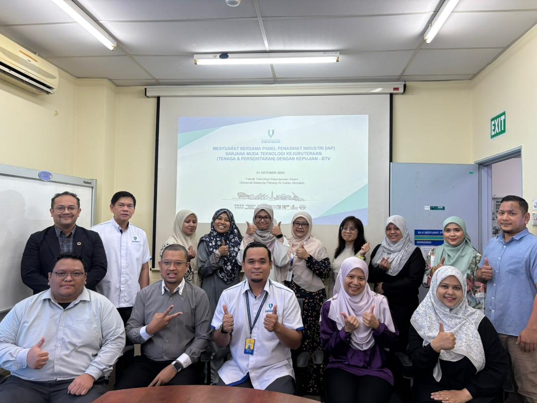 Lawatan dan Mesyuarat Bersama Panel Penilai Industri (IAP) bagi Program Sarjana Muda Teknologi Kejuruteraan (Tenaga &amp; Persekitaran) dengan Kepujian, Fakulti Teknologi Kejuruteraan Awam, UMPSA pada 21 Oktober 2025 bertempat di Bilik Mesyuarat FTKA