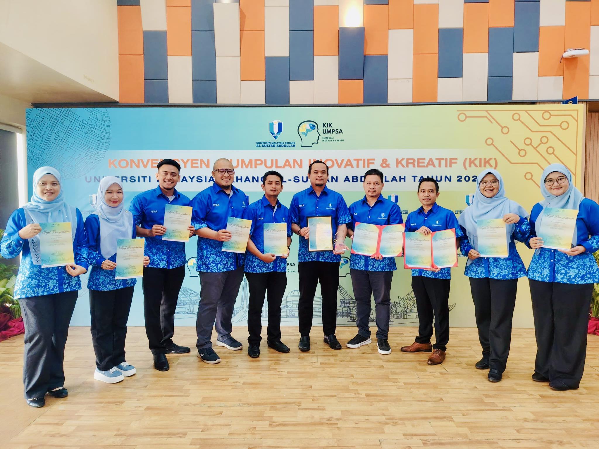 Setinggi-tinggi tahniah diucapkan kepada Kumpulan Smart Lab Ventures dari FTKA, UMPSA telah berjaya meraih Penarafan Emas dan Anugerah Anugerah Khas Juri dalam Konvensyen Kumpulan Inovatif dan Kreatif (KIK) Horizon Baharu Peringkat UMPSA 2025