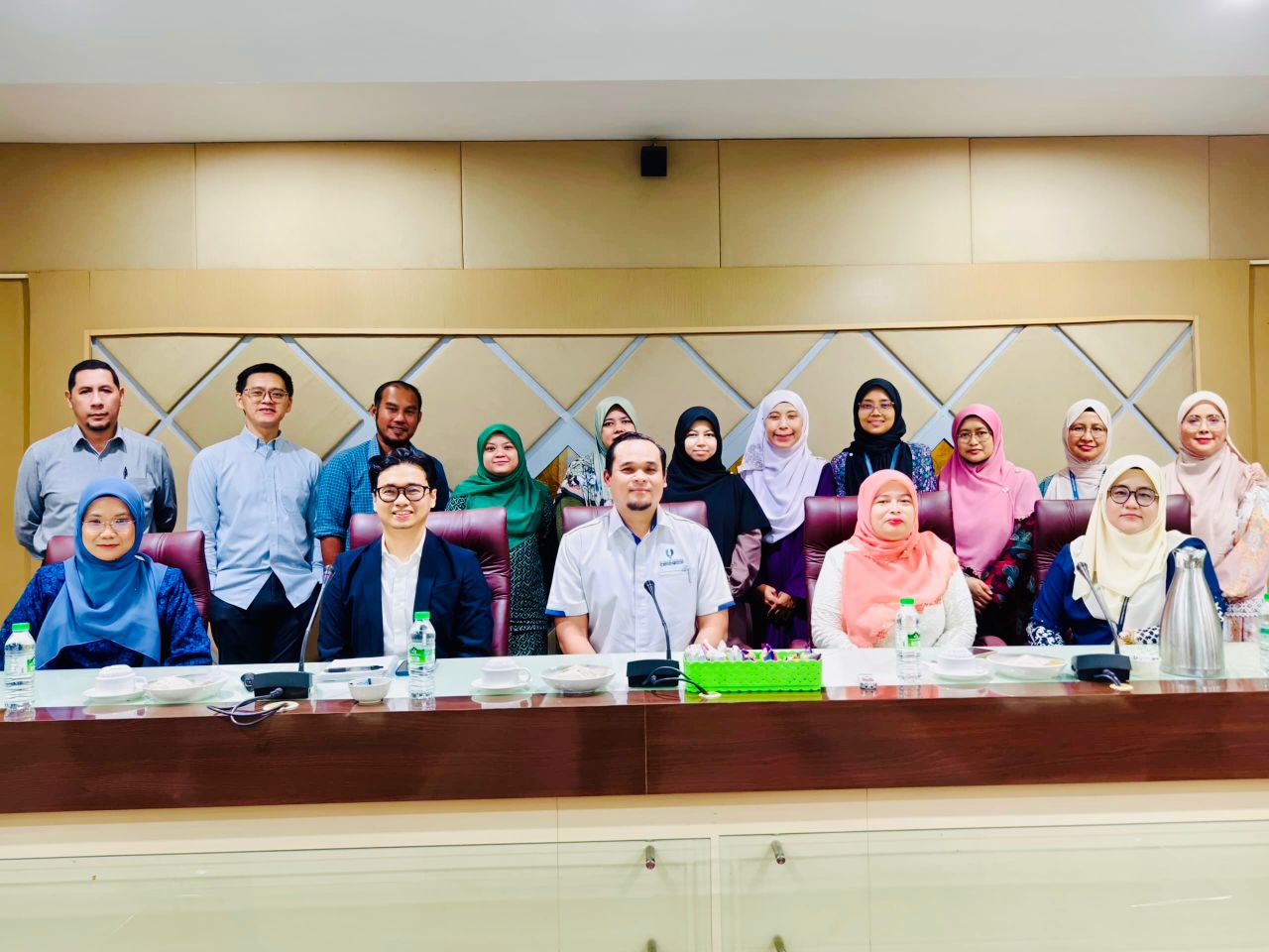 Mesyuarat Bersama Panel Penilai Luar/External Assessor Panel bagi Program Diploma Kejuruteraan Awam, Fakulti Teknologi Kejuruteraan Awam, UMPSA pada 24 &amp; 25 November 2025 bertempat di Bilik Mesyuarat Senat, UMPSA Kampus Gambang