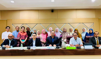 Mesyuarat bersama Panel Penilai Program dan Panel Penilai Industri bagi Program Sarjana Muda Teknologi Kejuruteraan Awam (Bangunan) Fakulti Teknologi Kejuruteraan Awam, UMPSA pada 1 Disember 2025 bertempat di Bilik Mesyuarat Senat UMPSA Kampus Gambang