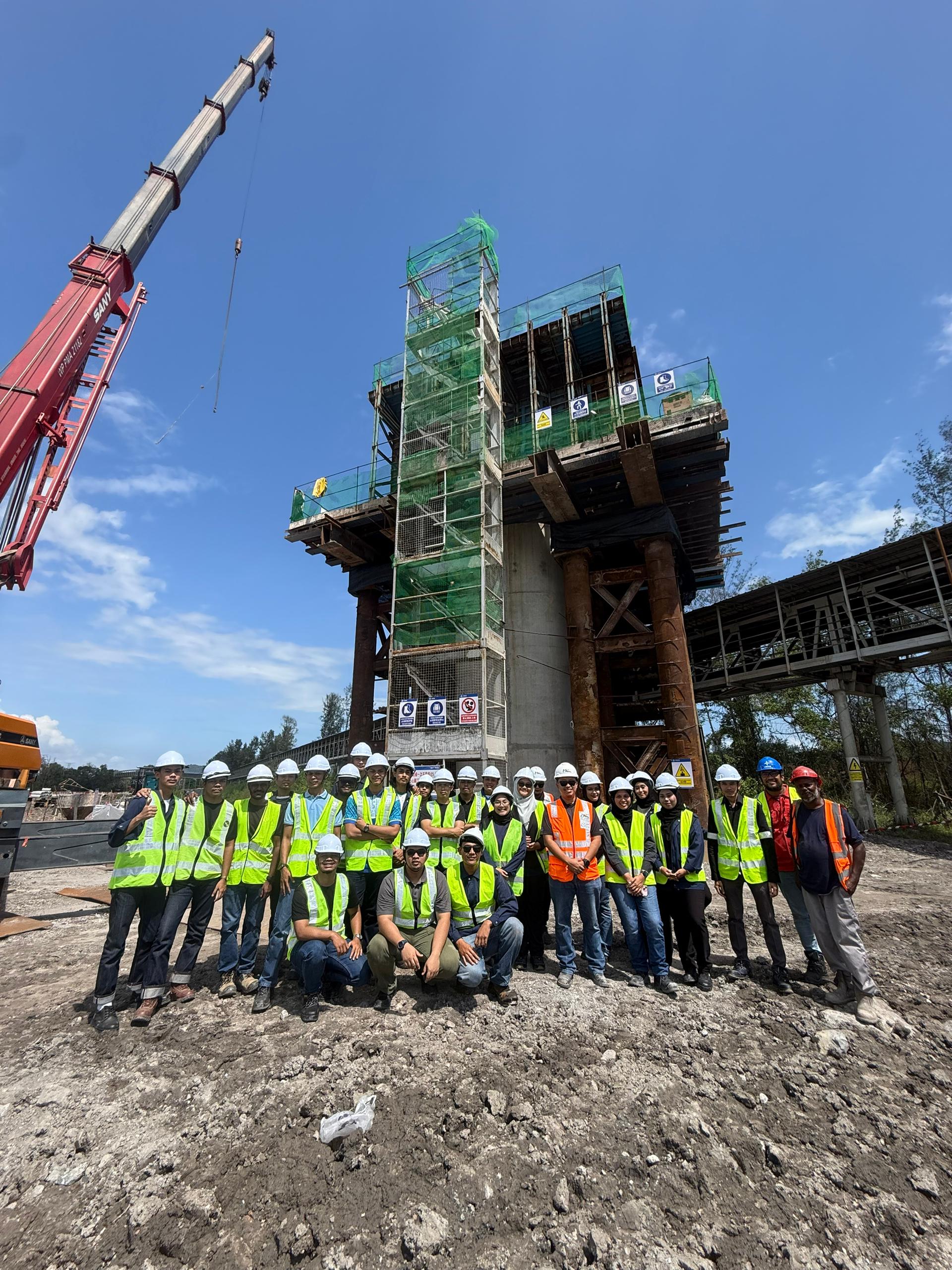 Lawatan Tapak Industri: Projek East Coast Rail Link (Subjek BVC3363 Keselamatan dan Kesihatan Pekerjaan untuk Pembinaan Bangunan) bagi pelajar BVC FTKA bertempat di ECRL Base Camp Section 5 &amp; Spurline Chukai, Kemaman Terengganu pada 22 Disember 2025 