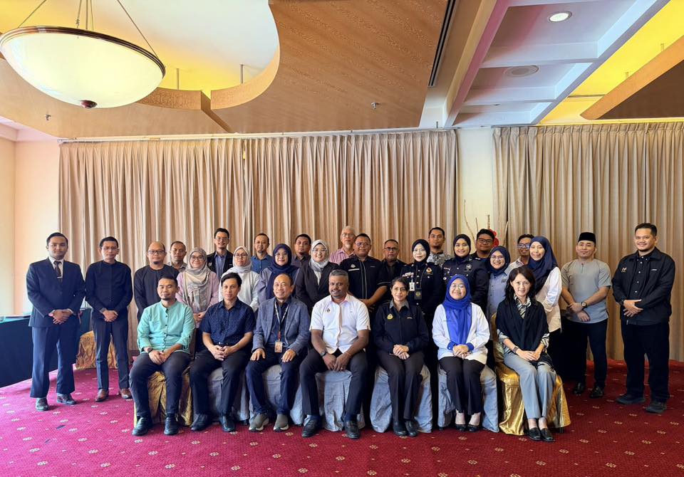 Bengkel My Safe Road 2.0 bagi projek rintis di Nilai anjuran MKJR Malaysia dan Pensyarah FTKA, UMPSA serta dirasmikan oleh YB Arul Kumar Jambunathan, Pengerusi JK Bertindak Pembangunan Kerajaan Tempatan pada 17-19 Dis 2025 di Hotel Royale Chulan, Seremban