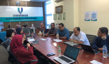 Sesi Audit Dalaman bagi Semakan Dokumentasi SR002 untuk Program Sarjana Muda Teknologi Pembinaan Bangunan, Fakulti Teknologi Kejuruteraan Awam, UMPSA yang telah berlangsung pada 23 Disember 2025 bertempat di Bilik Mesyuarat FTKA, UMPSA Kampus Gambang