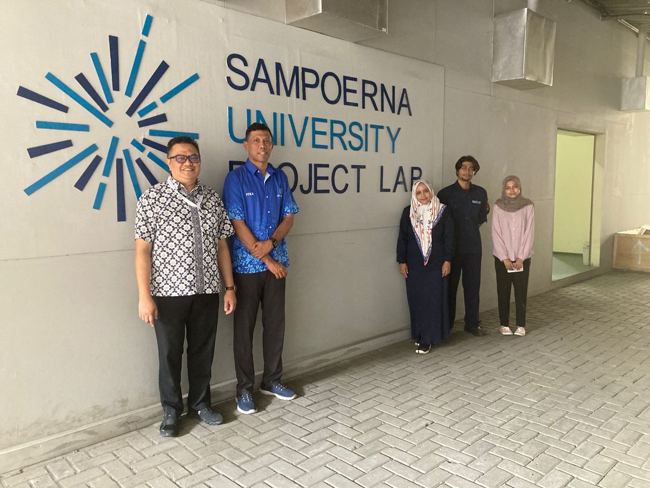 Tahniah diucapkan kepada Prof. Madya Dr. Ramadhansyah Putra Jaya, Pensyarah di Fakulti Teknologi Kejuruteraan Awam, UMPSA di atas lantikan sebagai Profesor Pelawat di Sampoerna University, Jakarta, Indonesia pada 22 sehingga 26 Disember 2025