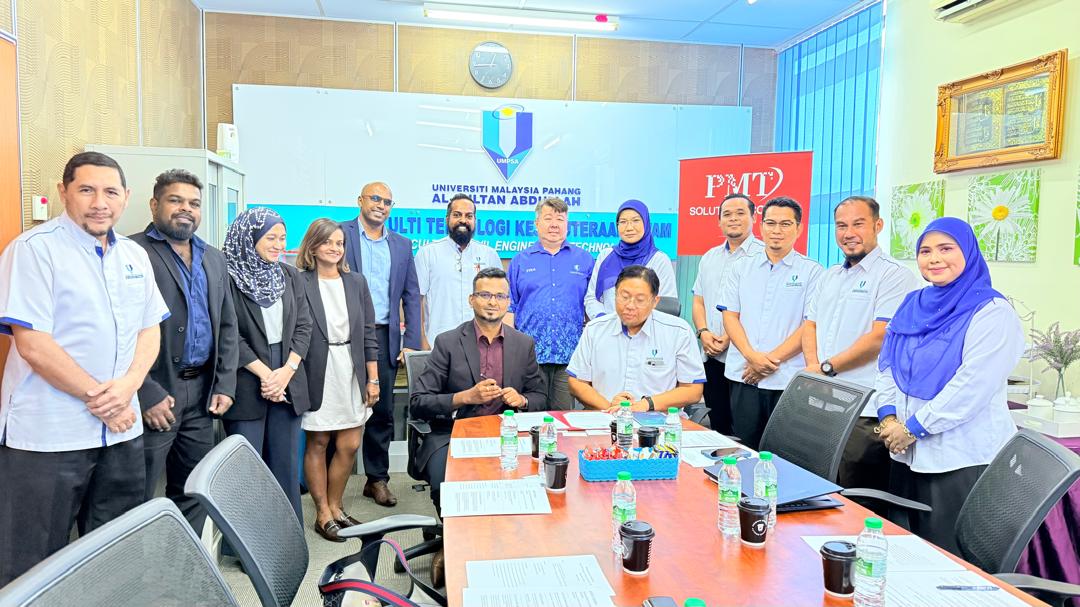 Sesi Menandatangani Letter of Intent (LoI) di antara Fakulti Teknologi Kejuruteraan Awam dan PMT Solutions Consult Sdn. Bhd. bagi Penganjuran Kursus Pendek yang bertajuk "Railway System Assurance &amp; Safety Complience for Engineers'' pada 19 Januari 2026