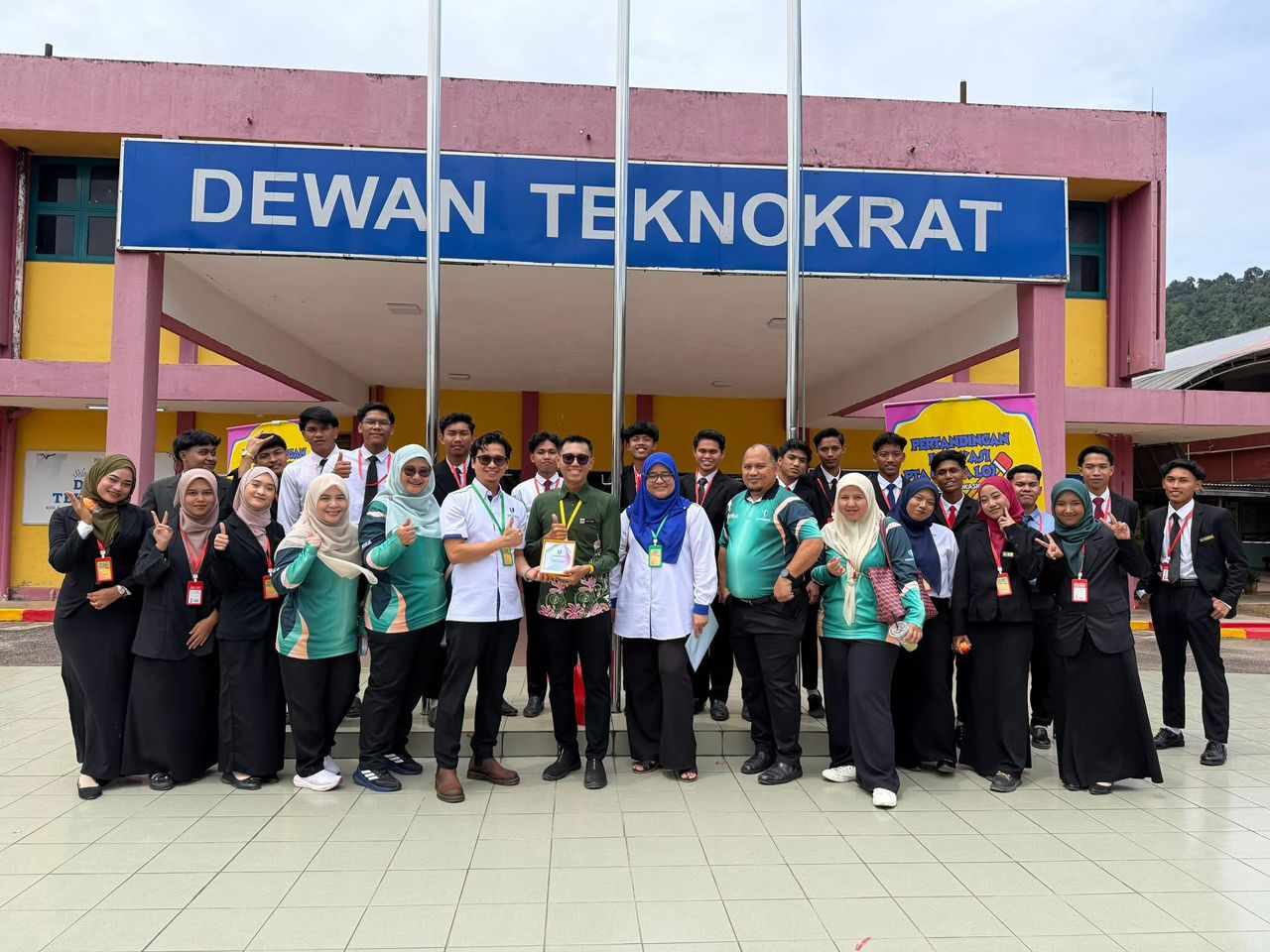 Fakulti Teknologi Kejuruteraan Awam, UMPSA telah dijemput untuk mengadakan promosi program akademik BVC &amp; BVP dalam Pertandingan Inovasi PTA (PIPTA 1.0) peringkat Zon Pahang pada 12 Februari 2026 anjuran Kolej Vokasional Muadzam Shah (KVMS)