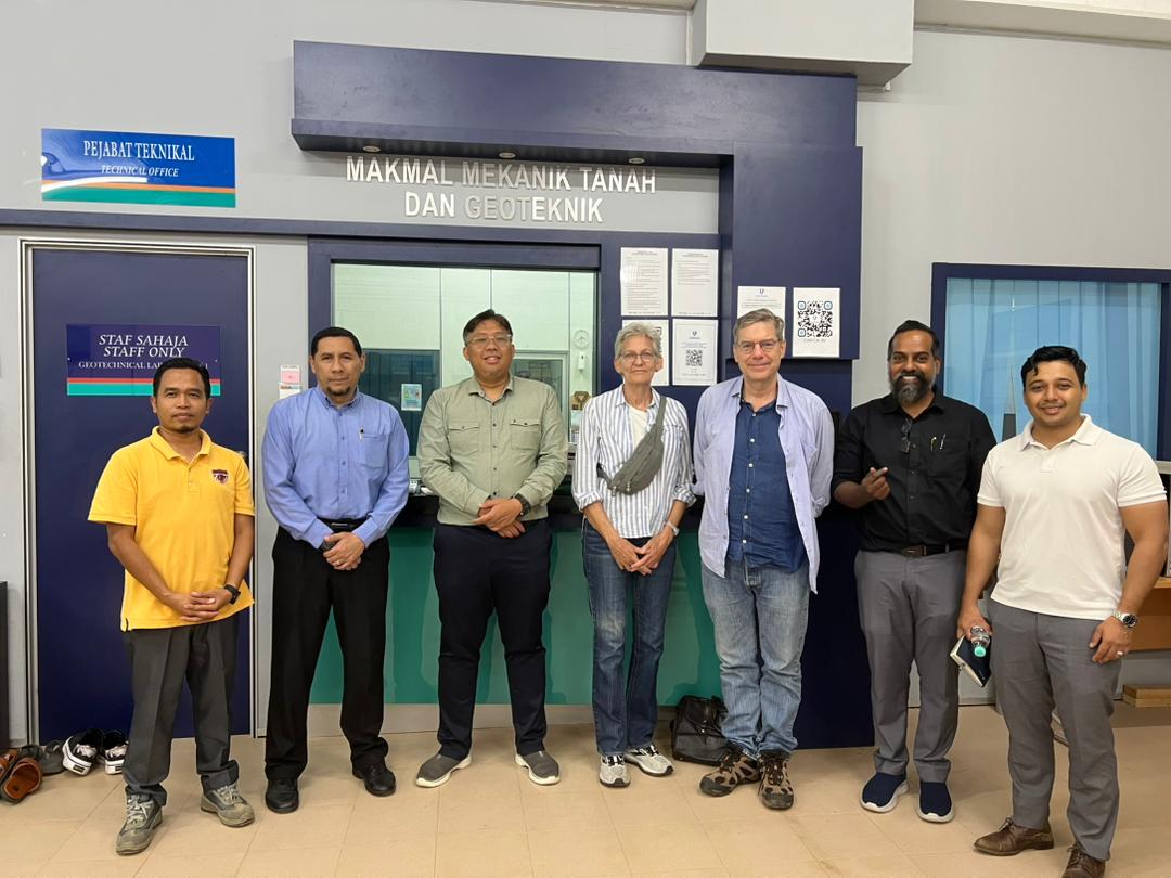Faculty of Civil Engineering Technology UMPSA welcomed representatives from Sunrise Agriculture Group for a productive industry engagement session and share their expertise in mineral applications for sustainable community development and environment