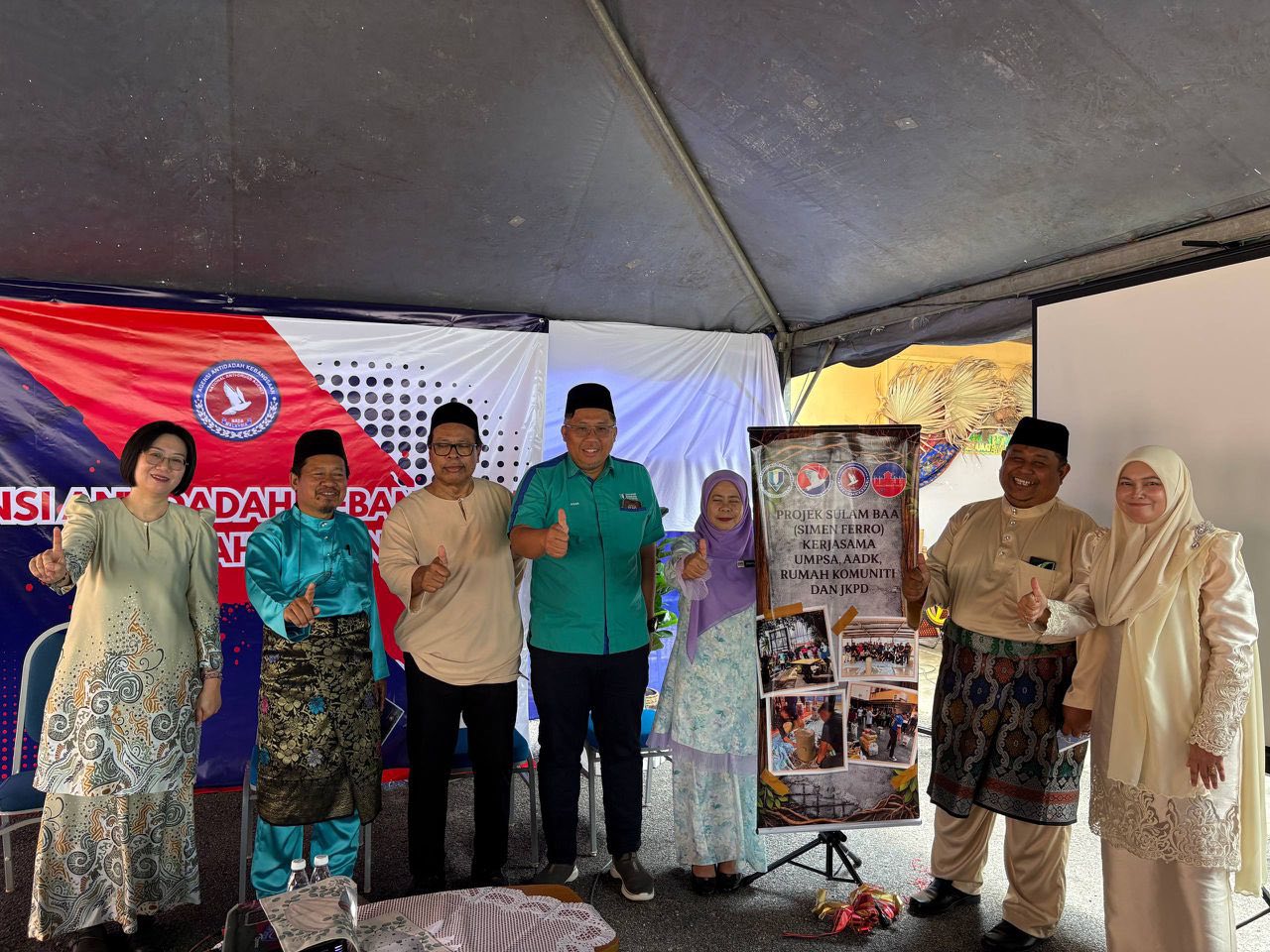 Program SULAM FTKA bersama komuniti melalui aktiviti Simen Ferro, pelajar FTKA dan klien Agensi Antidadah Kebangsaan Daerah Pekan telah berjaya menghasilkan set meja dan kerusi hasil kerja berpasukan dan telah dirasmikan pada 15 April 2026