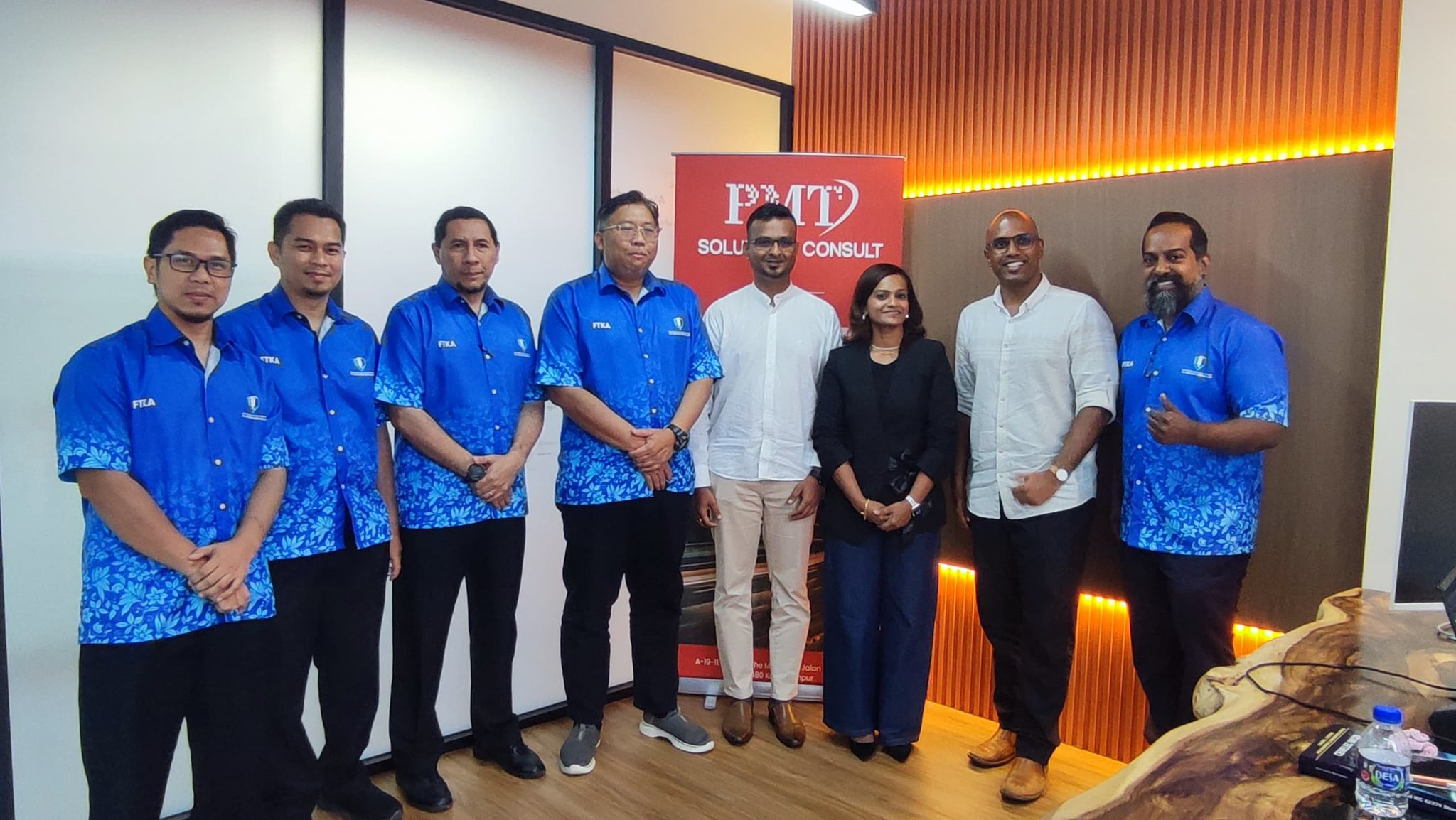 Lawatan rasmi telah diadakan oleh delegasi Fakulti Teknologi Kejuruteraan Awam, UMPSA yang diketuai oleh Dekan FTKA, Prof. Madya Dr. Noram Irwan Ramli ke PMT Solutions Sdn. Bhd pada 24 April 2026 untuk menjalin kolaborasi strategik antara industri 
