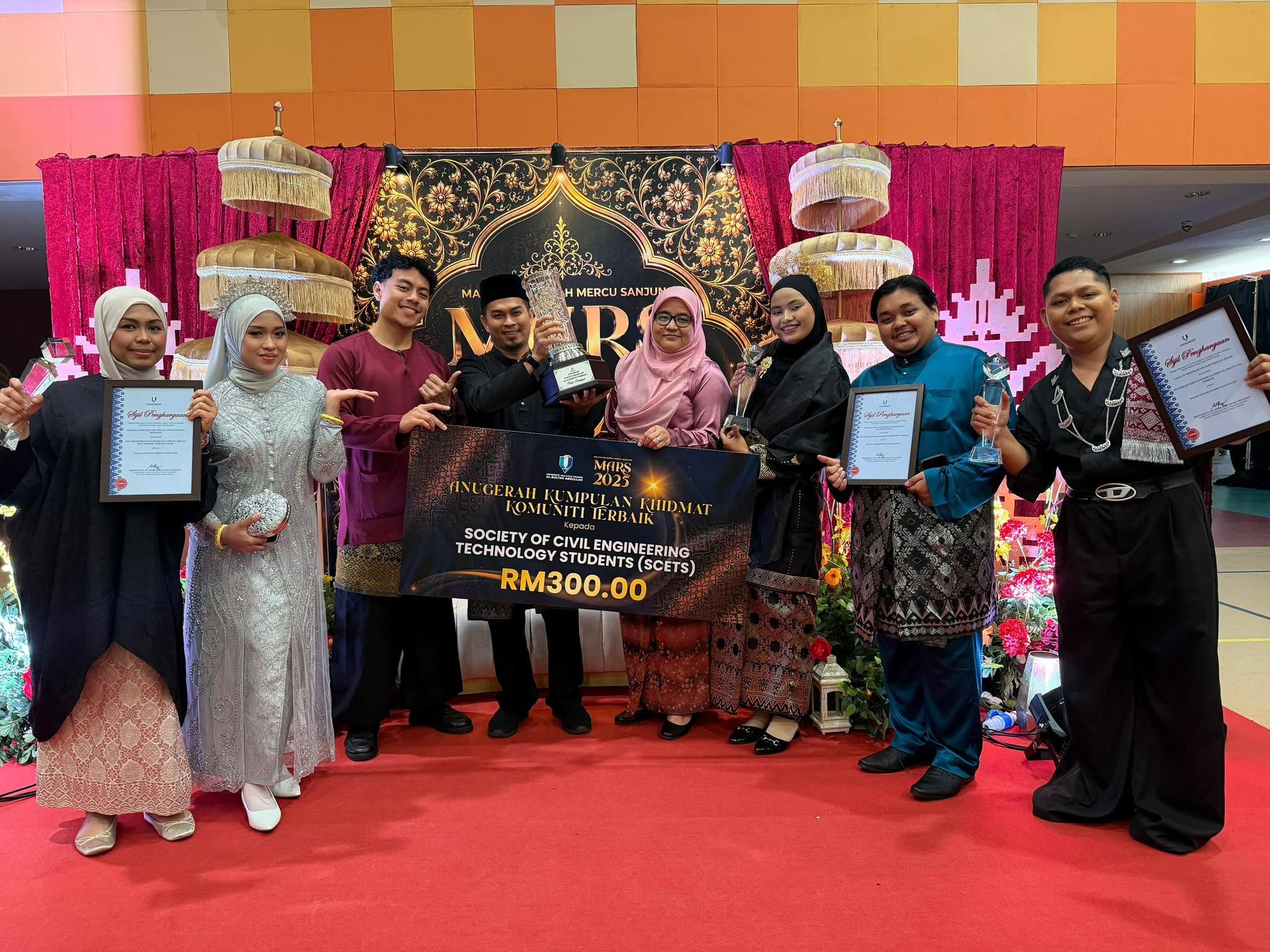 FTKA, UMPSA telah melakar kejayaan gemilang dengan merangkul tiga anugerah utama di Malam Anugerah Mercu Sanjung (MARS 2025) ⭐ ANUGERAH FAKULTI GE TERBAIK ⭐ ANUGERAH PROGRAM GE TERBAIK ⭐ ANUGERAH KUMPULAN KHIDMAT KOMUNITI