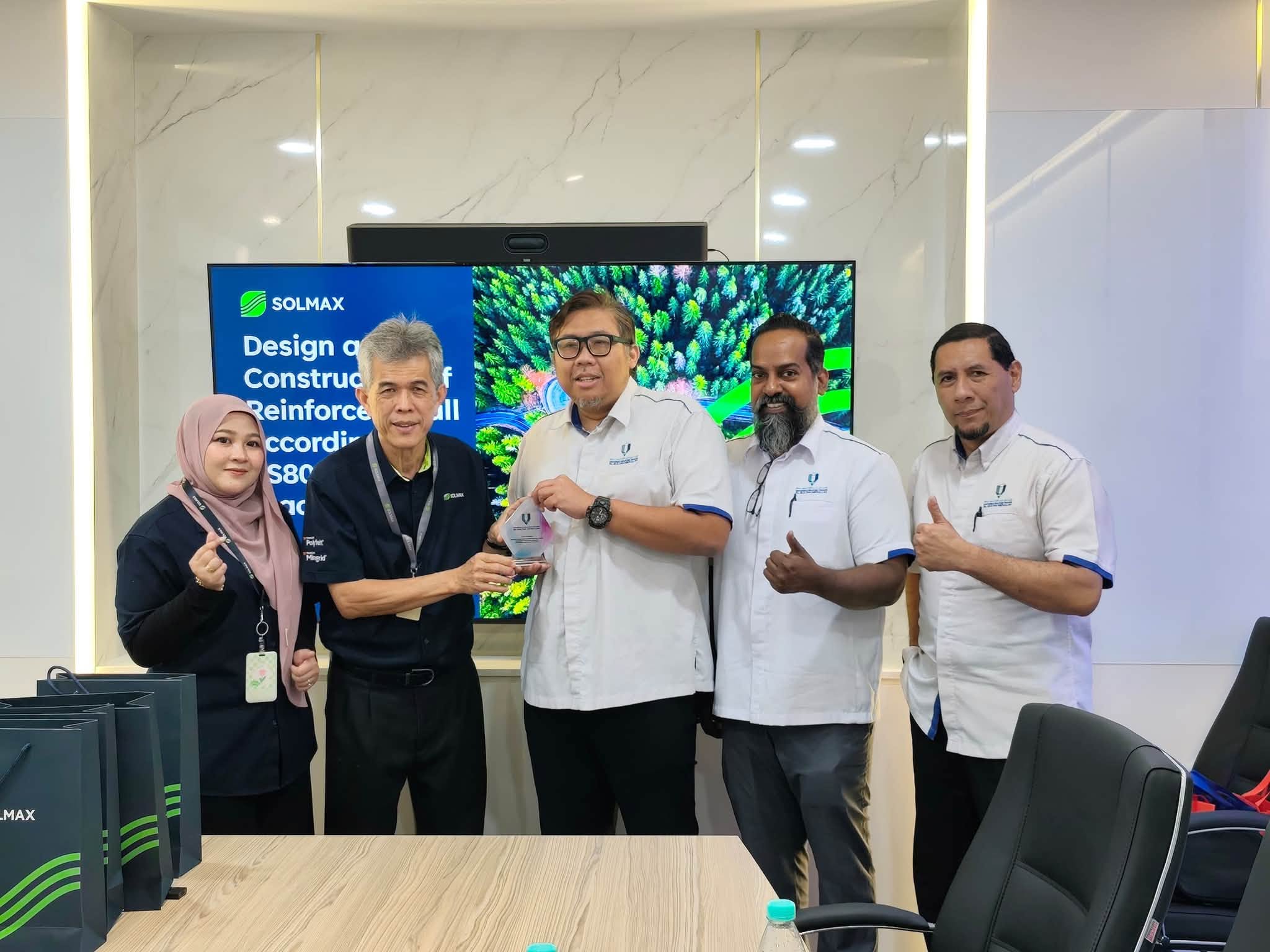 Fakulti Teknologi Kejuruteraan Awam, UMPSA telah mengadakan Mesyuarat Potensi Kerjasama Akademik dan Penyelidikan bersama Solmax Geosynthetics Asia Sdn. Bhd. pada 24 Ogos 2026 bagi meneroka peluang kolaborasi strategik antara universiti dan industri